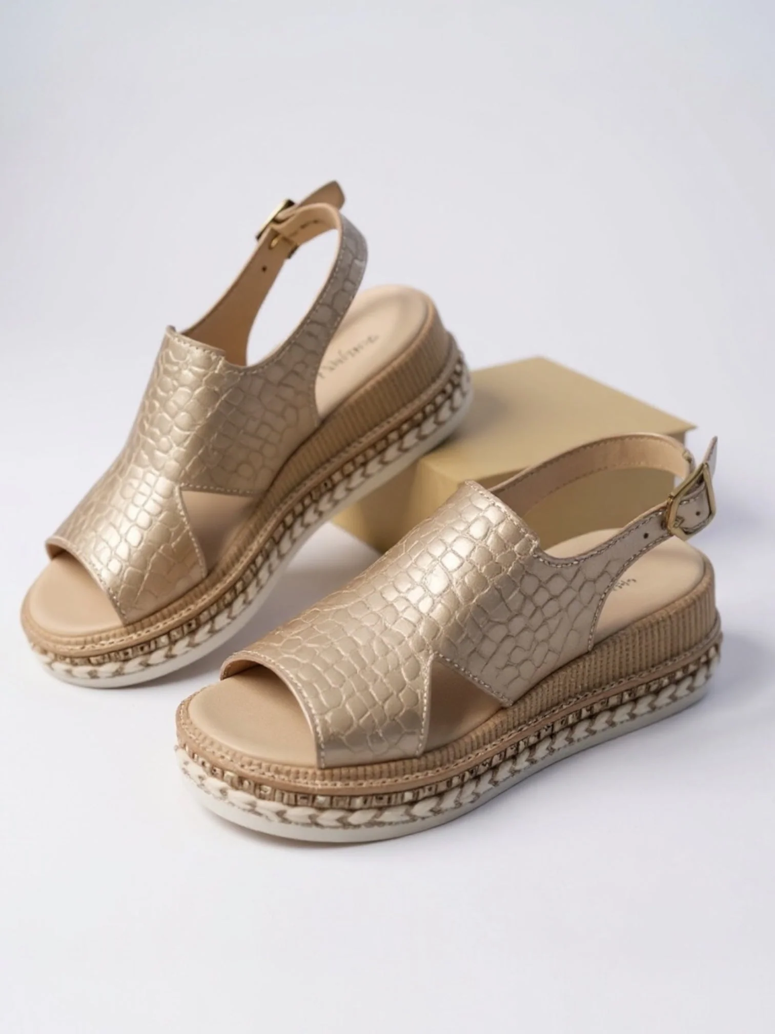 Livia | Metallic Platform Sandals - Image 4