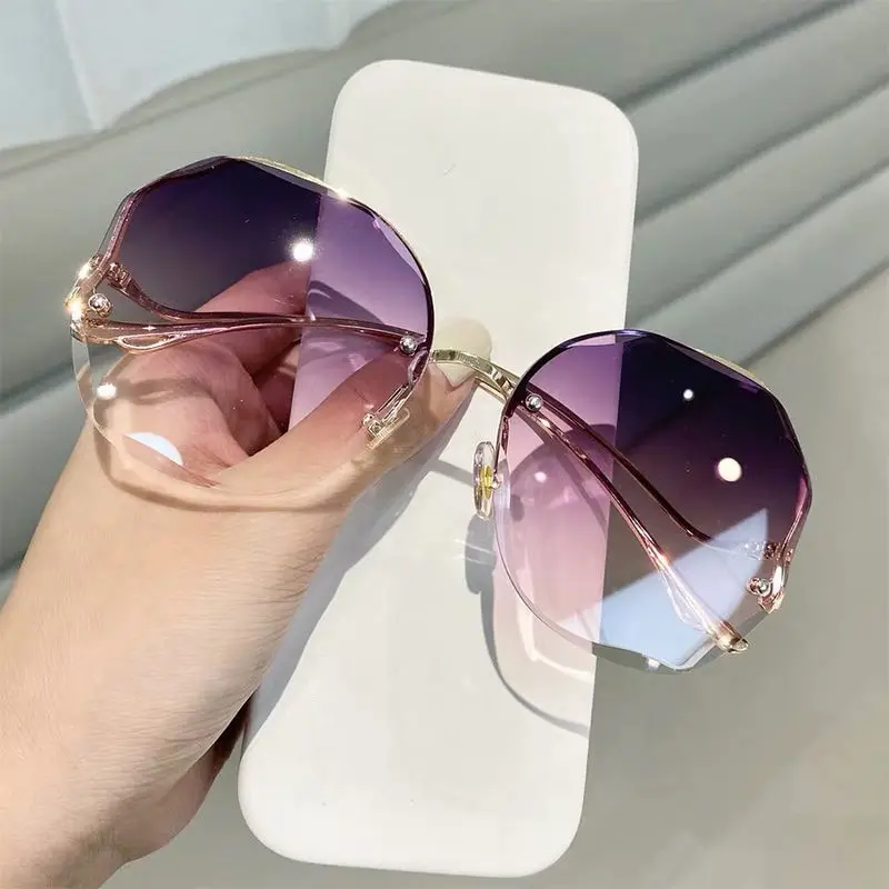 Moana | Ladies Stylish Design Oversized Square Sun Glasses - Image 3