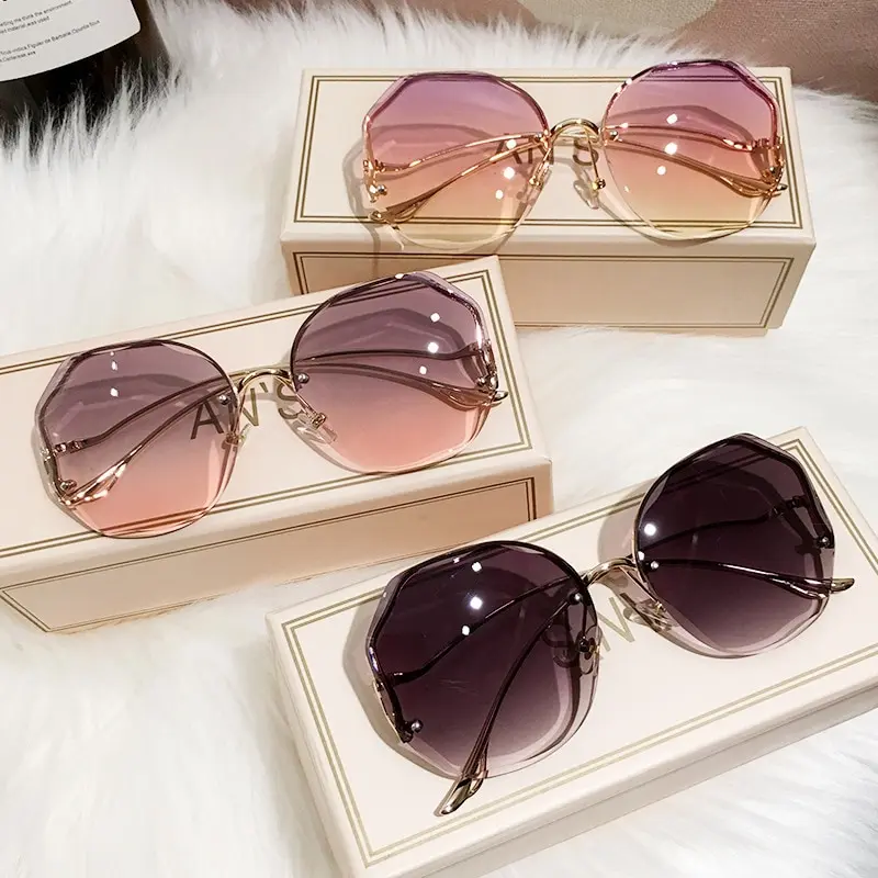 Moana | Ladies Stylish Design Oversized Square Sun Glasses - Image 4